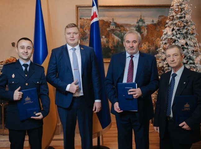 Троє закарпатців отримали грамоти та відзнаки Верховної Ради України