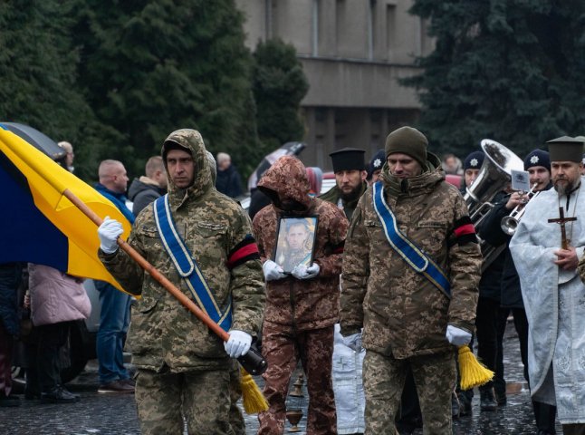 В Ужгороді поховали військового, який загинув місяць тому