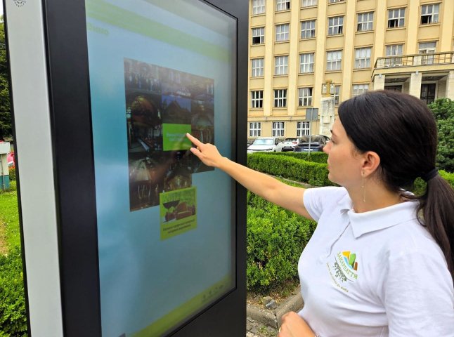 Інформаційний бокс для туристів з’явився в центрі Ужгорода