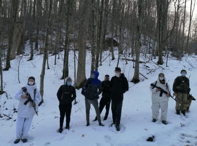 В Ужгородському районі прикордонники пострілами зупиняли хлопців