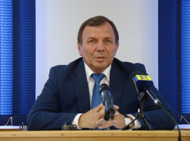 Погорєлов заявив, що депутатів на скандальну сесію "добирали" люди з автоматами в руках