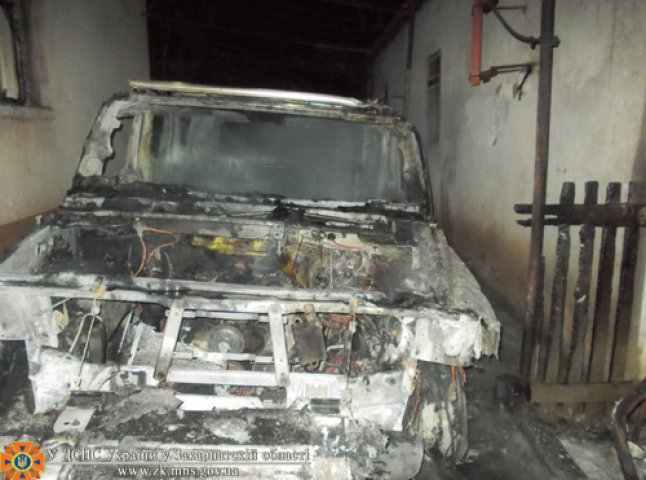 У словака в Ужгороді майже вщент згорів Hummer H2 (ФОТО)