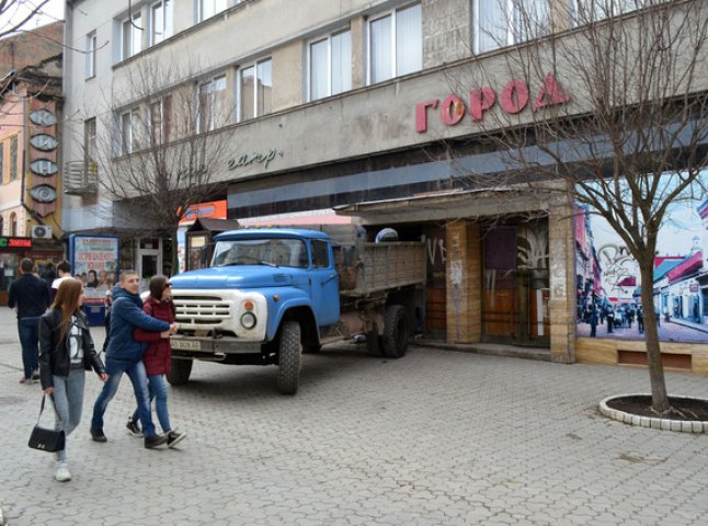 Що нинішні власники легендарного кінотеатру «Ужгород» планують зробити в будівлі