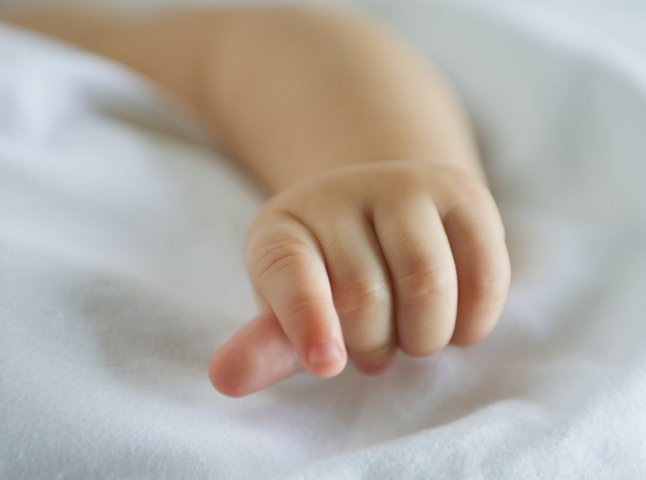 На Хустщині мати виявила свою 3-річну дитину мертвою