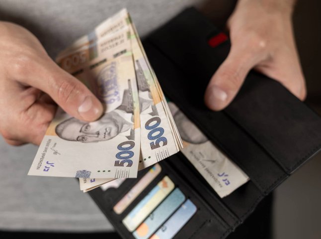 На картку після 1 травня поступить 1500 гривень: уточнення про нову допомогу