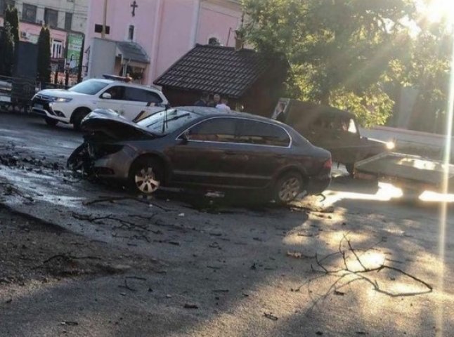 Страхітлива аварія в Іршаві: автомобіль протаранив паркан