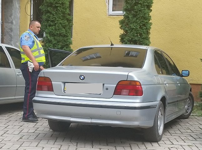 Іршавські працівники ДАІ затримали іномарку з підробленими документами