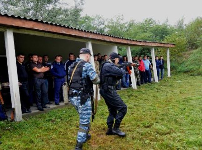 Перед відправленням на Схід України берегівські правоохоронці тренувались в умовах, близьких до бойових дій (ФОТО)