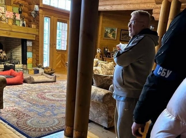 СБУ проводить обшук у будинку олігарха Коломойського