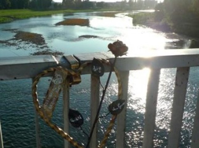 У Мукачеві підліток загинув упавши з “росвигівського мосту”