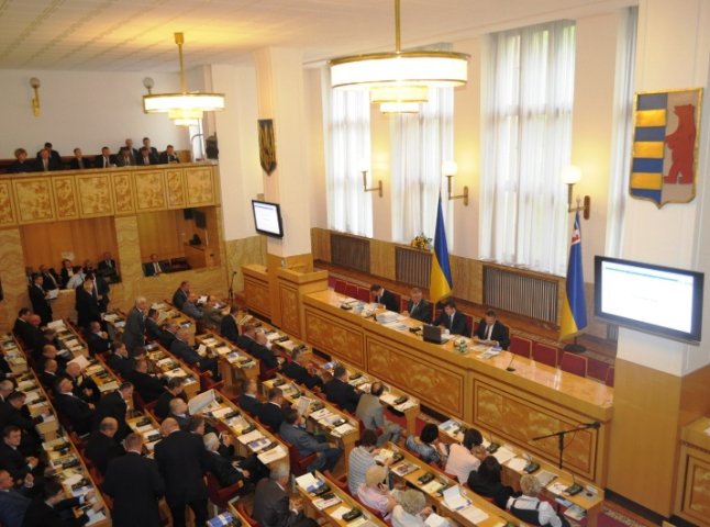 Не без скандалу: в Ужгороді відбулась чергова сесія обласної ради