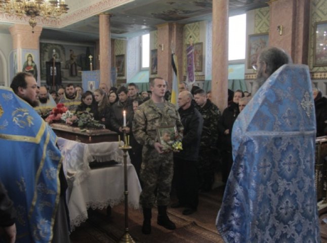 У Дротинцях, що на Виноградівщині, поховали бійця АТО Василя Біляка (ФОТО)