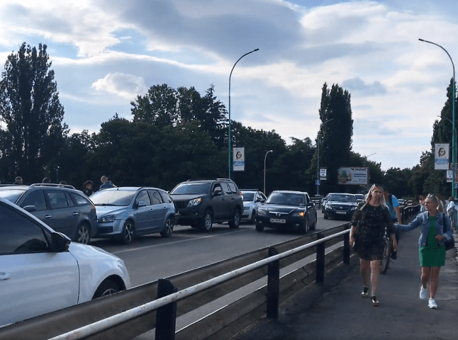 Потрійна аварія в Ужгороді: відео з місця події