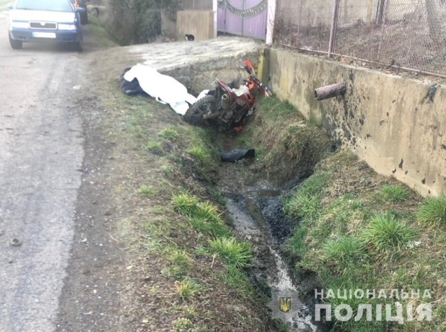 У селі на Мукачівщині на мотоциклі розбився 18-річний хлопець: фото та подробиці