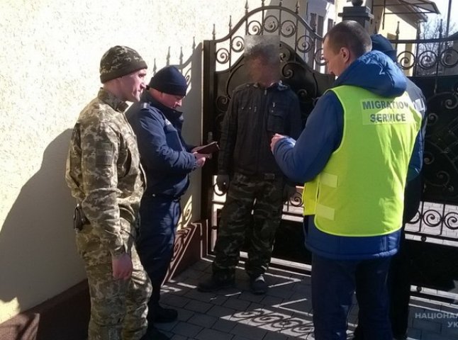 На Берегівщині поліцейські провели рейдові перевірки кількох закладів