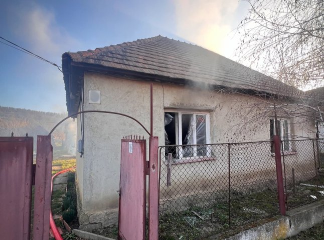 Жінка навпомацки вибралася із будинку: що трапилось у Берегові