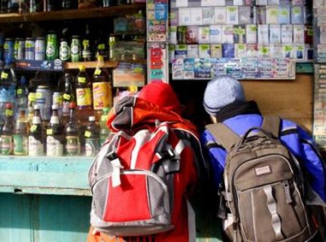 На Закарпатті 15 підприємців позбулись ліцензії за продаж алкоголю та тютюну неповнолітнім