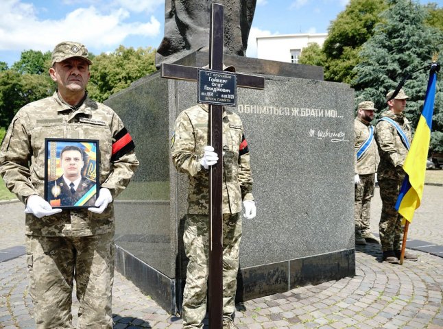 Він дуже любив свій край: в Ужгороді попрощались із полеглим Героєм Він дуже любив свій край: в Ужгороді попрощались із полеглим Героєм