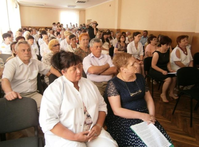 Працівників галузі охорони здоров’я Виноградівщини привітали з професійним святом