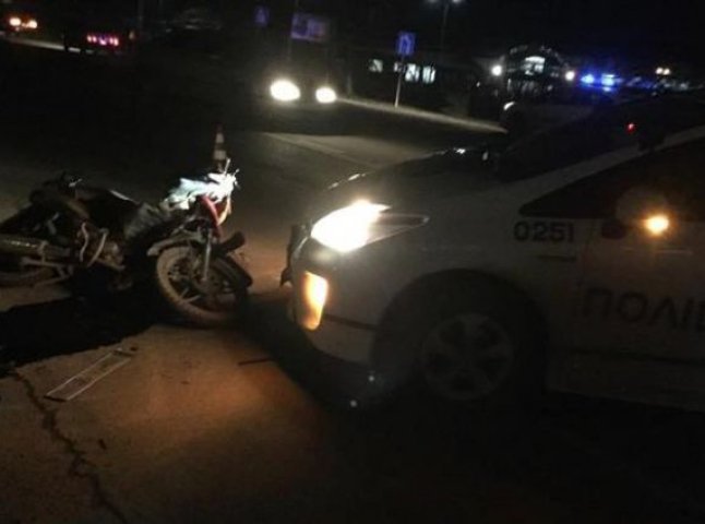 Мукачівським поліцейським, які збили мотоцикліста, загрожує до трьох років обмеження волі 