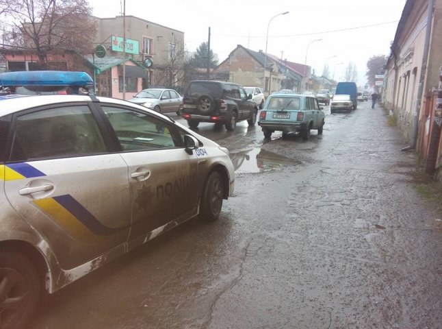 В Ужгороді патрульні поліцейські затримали водія, який втік з місця ДТП