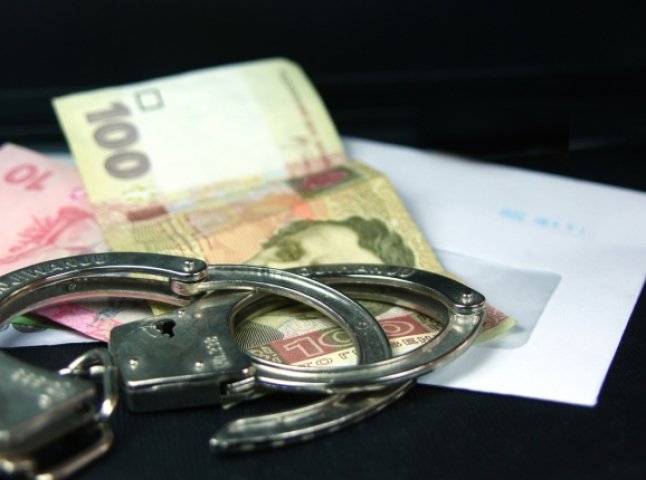 Прокуратура направила до суду справу щодо підозри у хабарі начальника одного з управлінь Ужгородської міськради