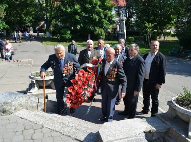 У Берегові відбулося вшанування пам’яті воїнів-героїв, що боролися проти фашизму