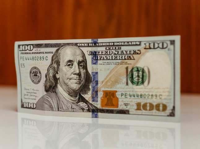 Ці 3 основні ознаки вказують, що 100 доларів є фальшивими: що має насторожити Ці 3 основні ознаки вказують, що 100 доларів є фальшивими: що має насторожити