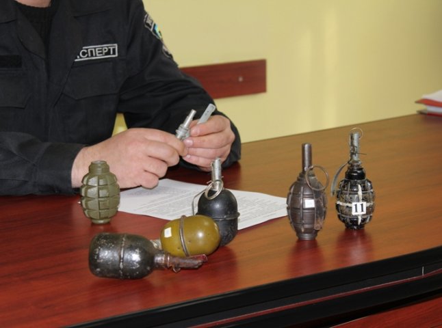 Працівників ДСО навчали правилам поводження з вибуховими пристроями