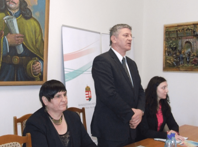 Уряд Угорщини допомагатиме українцям вивчати угорську мову