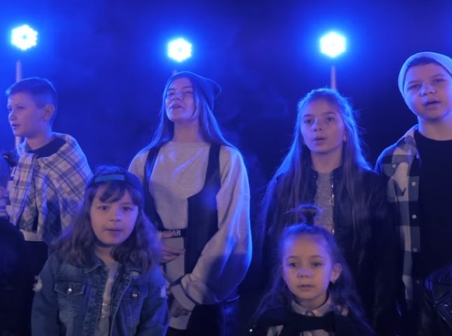 Найкращий подарунок до 8 Березня: іршавські школярі виконали кавер-версію пісні Кузьми Скрябіна "Мам"