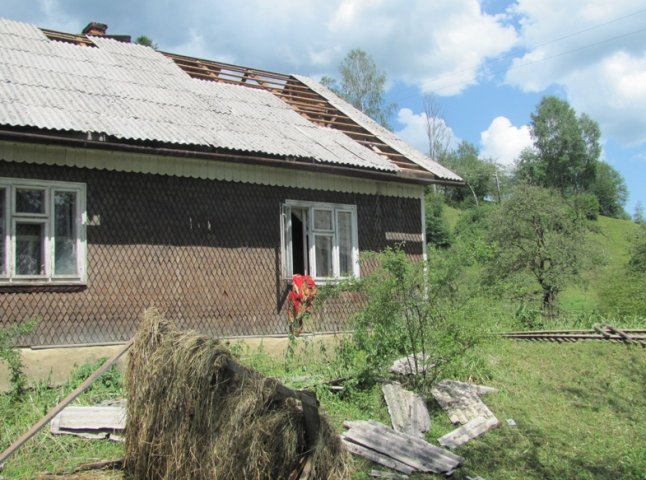 Влада обіцялась допомогти постраждалим від негоди жителям Рахівщини
