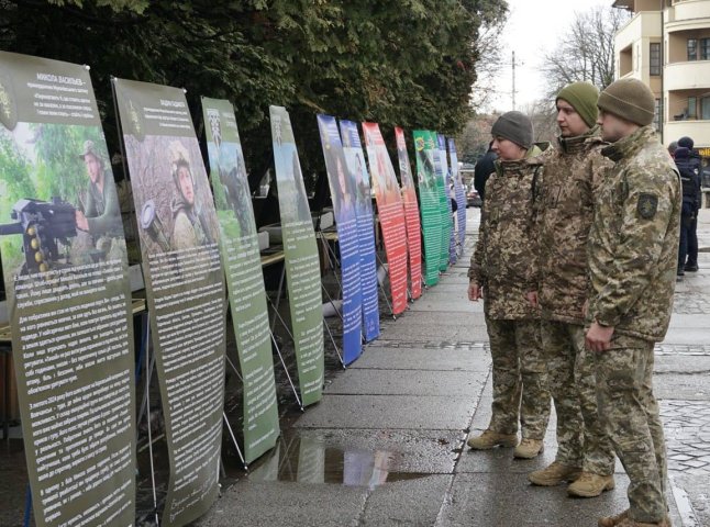В Ужгороді можна переглянути історію тих, хто захищає Україну на війні
