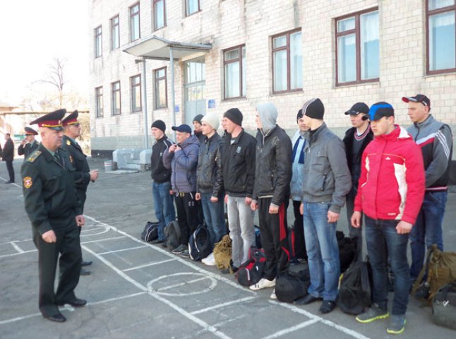 Більше півтисячі закарпатців зголосилися, у разі потреби, йти воювати за Україну