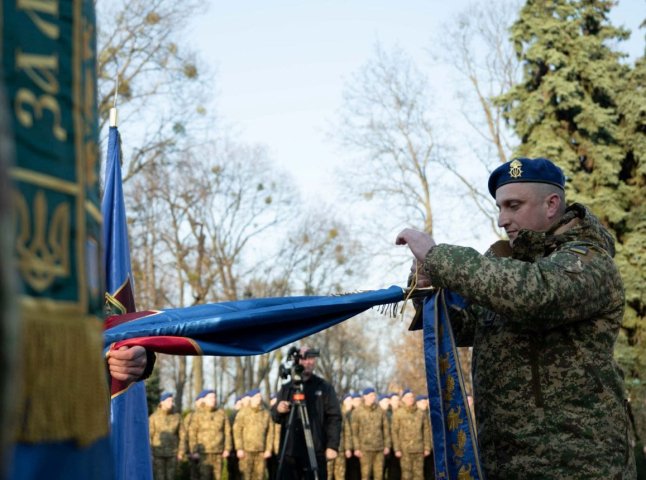 Закарпатський підрозділ Нацгвардії отримав спецсимвол від президента