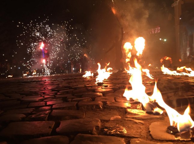 Вогняне шоу в центрі Мукачева: як це було