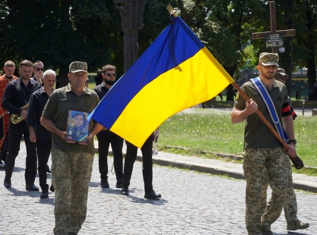 Поховали воїна, якого рік вважали зниклим безвісти