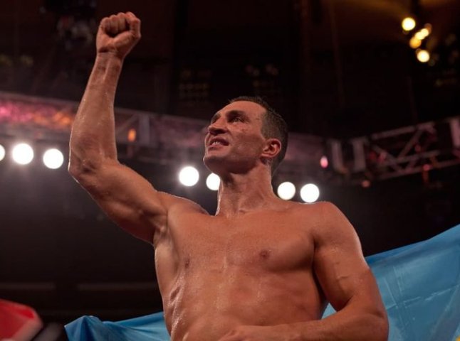Кличко може повернутись у ринг: зірка боксу оголосив, що погодився битись з українцем