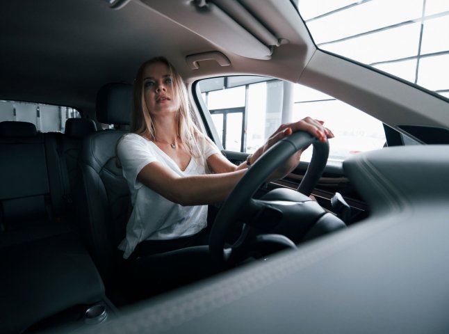 Ідеальне авто для жінок: на них легко їздити вузькими вулицями