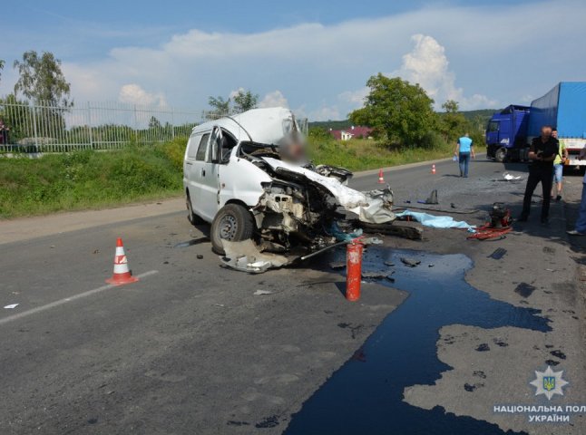 Жахлива аварія на Мукачівщині: з’явились нові фото з місця ДТП