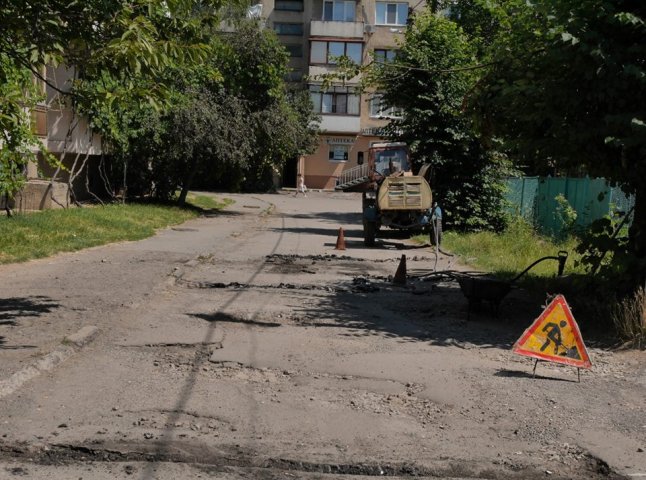 На трьох вулицях Ужгорода проводиться капремонт дорожнього покриття