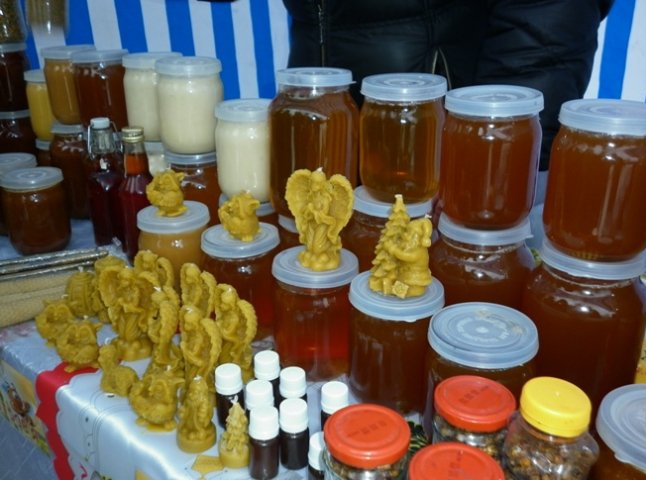У перший день медового фестивалю із близько 40 палаток мед продають тільки у чотирьох