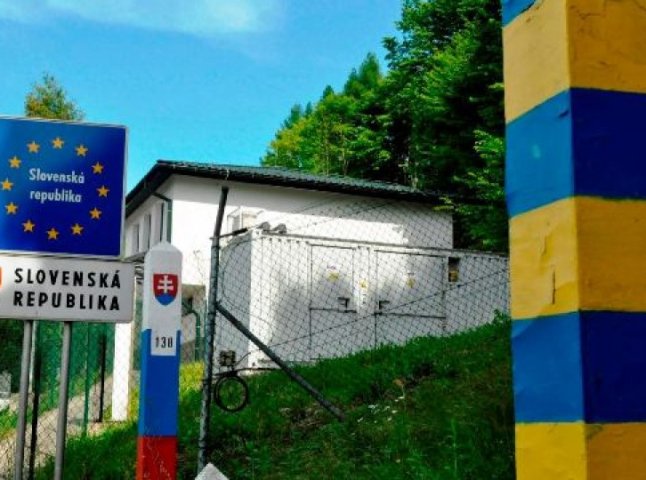 Прикордонники вилучили велику партію контрабандних цигарок на кордоні зі Словаччиною