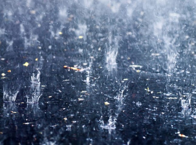 Українців попередили про можливе виникнення кислотних дощів: що це таке