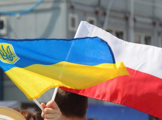 Допомогу даватимуть тільки до 1 липня: для українців у Польщі озвучили важливу новину