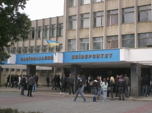Двоє студентів із кримських вишів офіційно перевелися до УжНУ (ВІДЕО)