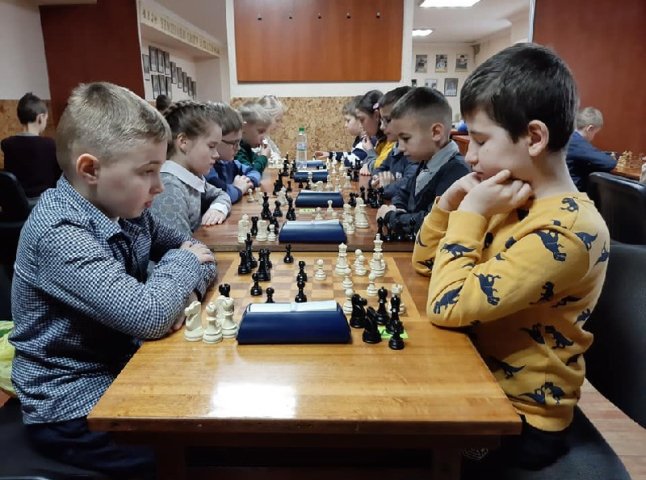 У Мукачеві змагалися юні шахісти