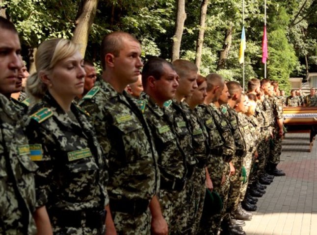 Мукачівські прикордонники попрощались з бойовими товаришами, що загинули під час аварії літака (ФОТО)