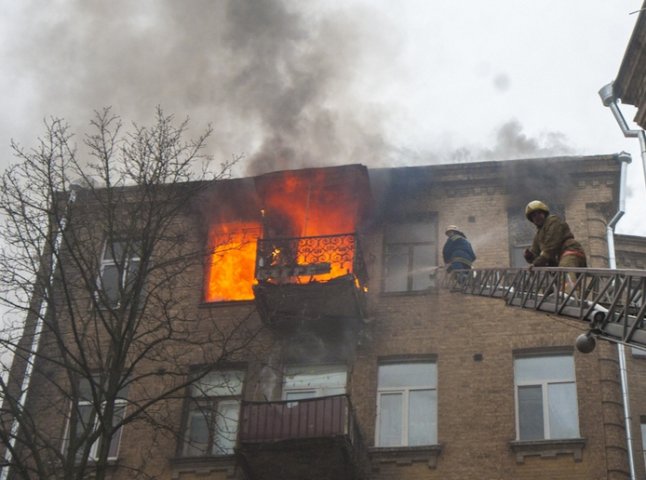 В Ужгороді сталася пожежа в одній з квартир п’ятиповерхового будинку