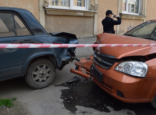 Нові деталі ДТП в Ужгороді: іномарка збила стовп